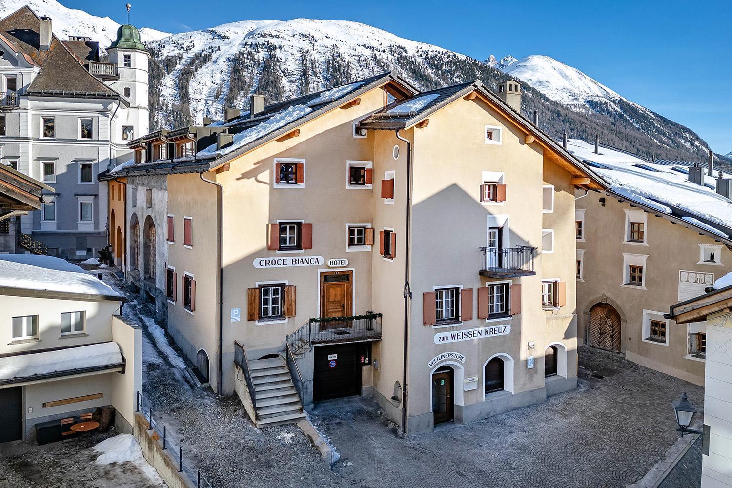Bed and Breakfast Weisses Kreuz - Crusch Alva Samedan Exterior foto