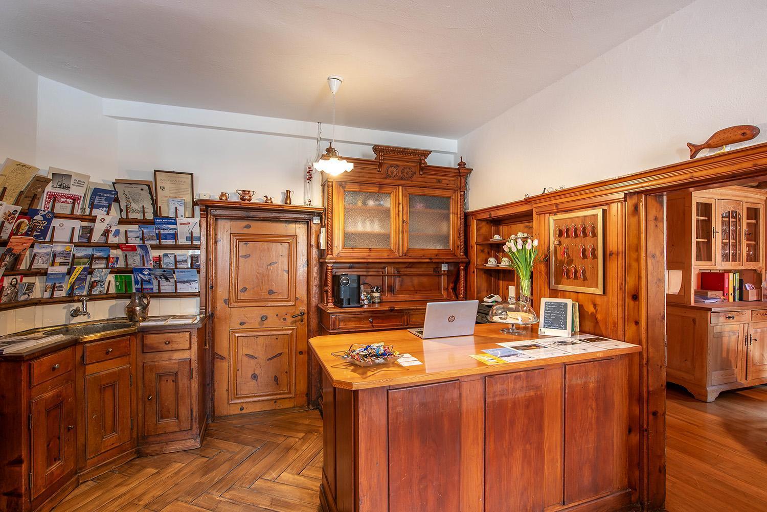 Bed and Breakfast Weisses Kreuz - Crusch Alva Samedan Exterior foto